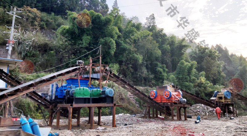 DB游戏平台对辊破碎机发往云南普洱制砂现场